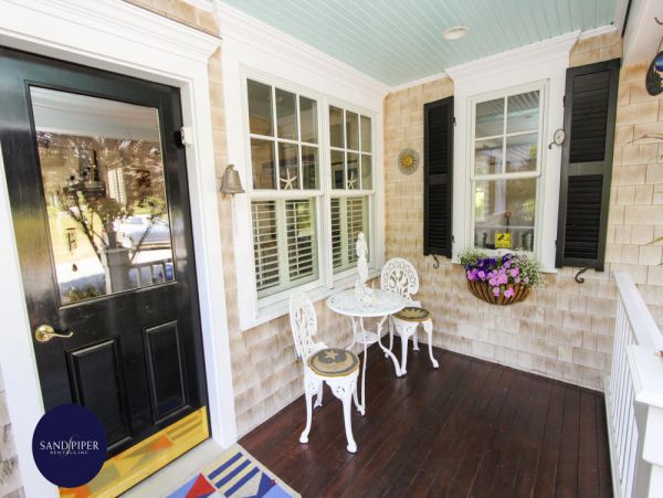 Cape Cod Home 994871