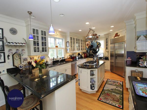 Cape Cod Home 994871