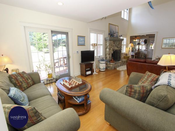 Cape Cod Home 994871