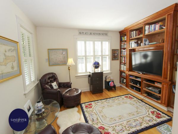 Cape Cod Home 994871