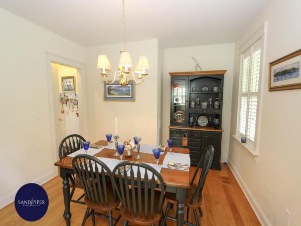 Cape Cod Home 994871