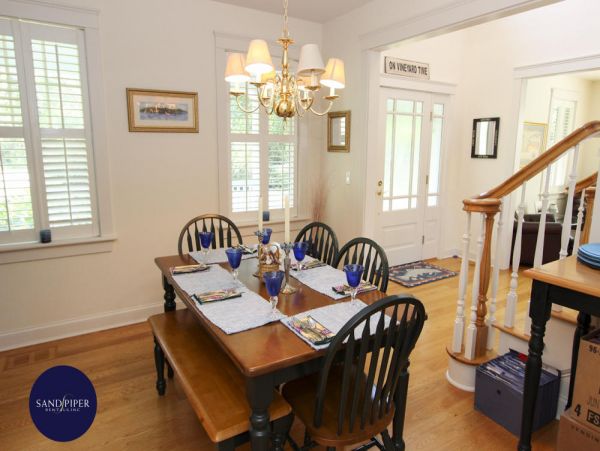 Cape Cod Home 994871