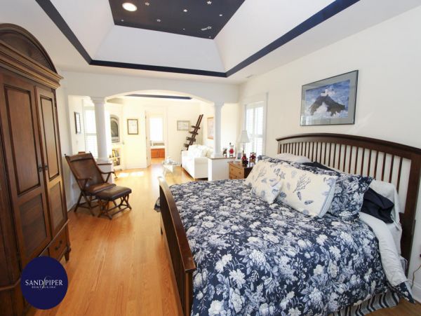Cape Cod Home 994871
