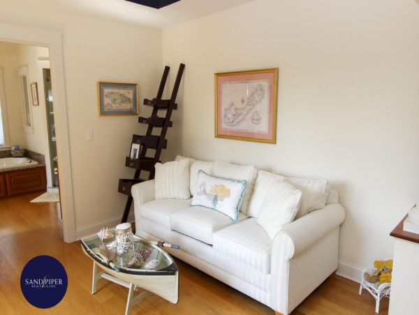 Cape Cod Home 994871