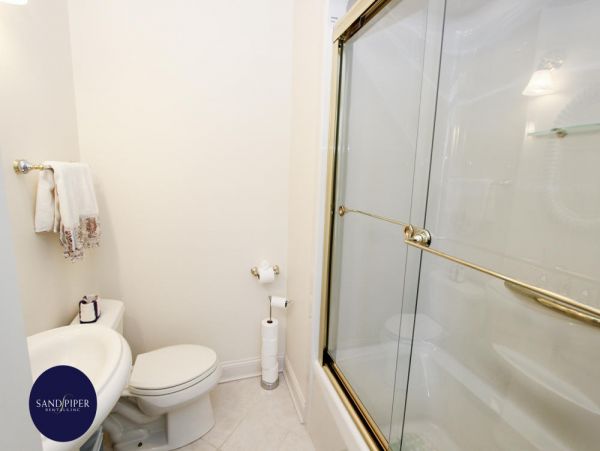 Cape Cod Home 994871
