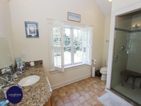 Cape Cod Home 994871
