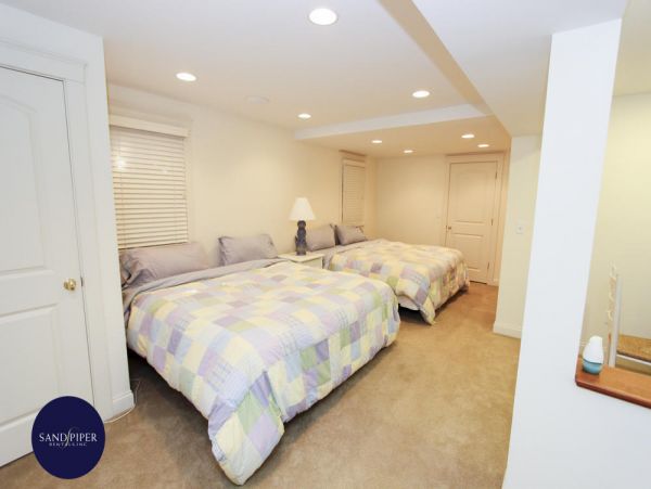 Cape Cod Home 994871