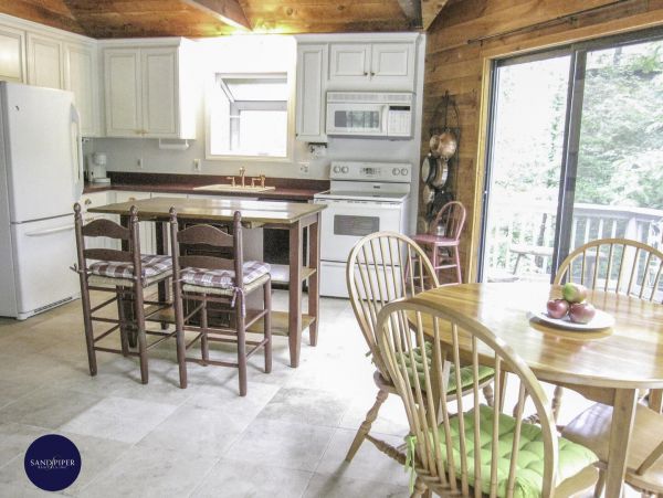 Cape Cod Home 994872