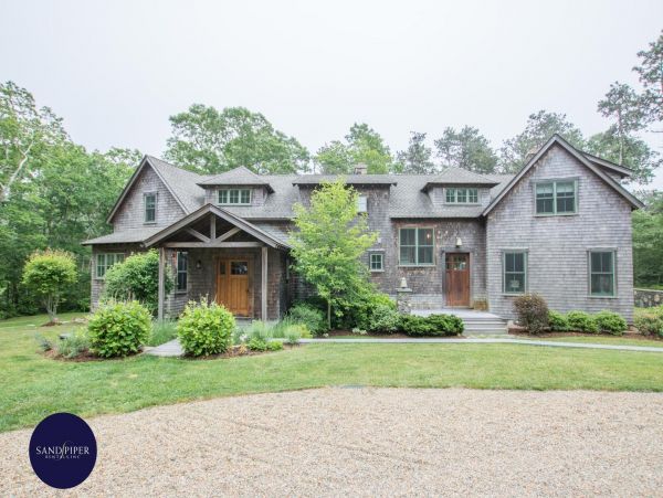 Cape Cod Home 994873