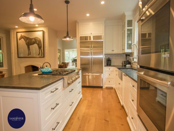 Cape Cod Home 994873