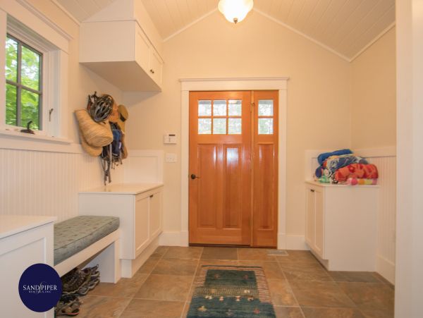 Cape Cod Home 994873