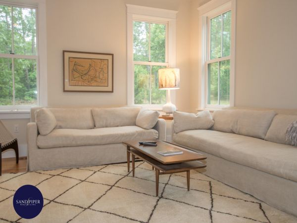 Cape Cod Home 994873