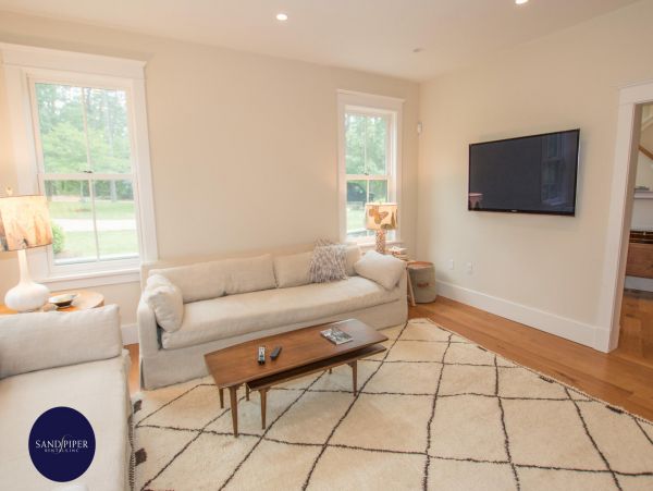 Cape Cod Home 994873