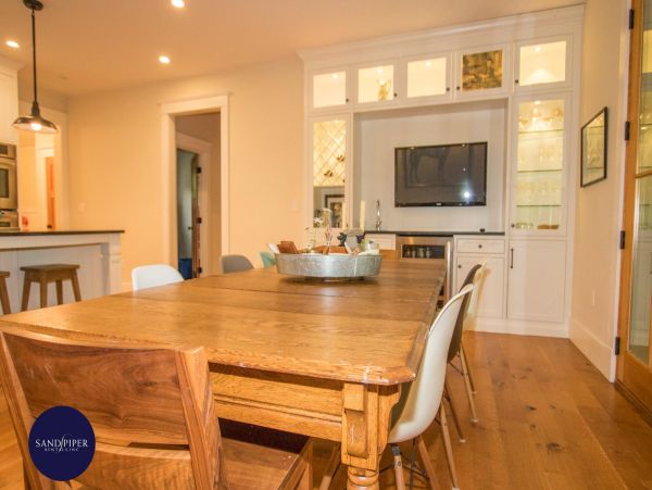 Cape Cod Home 994873