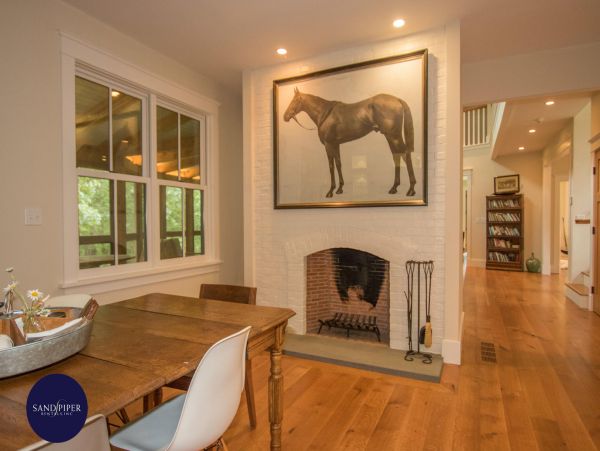 Cape Cod Home 994873