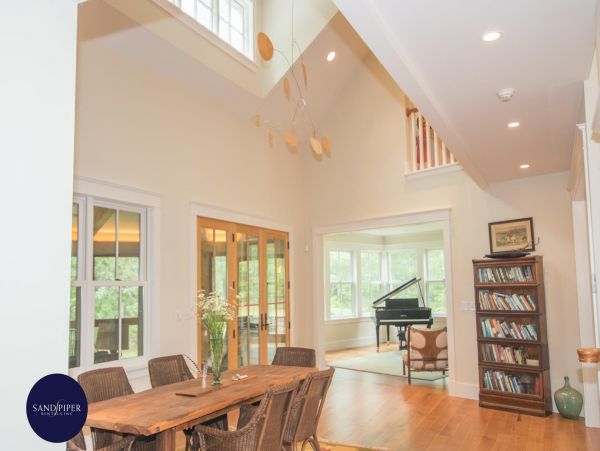 Cape Cod Home 994873