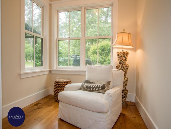 Cape Cod Home 994873