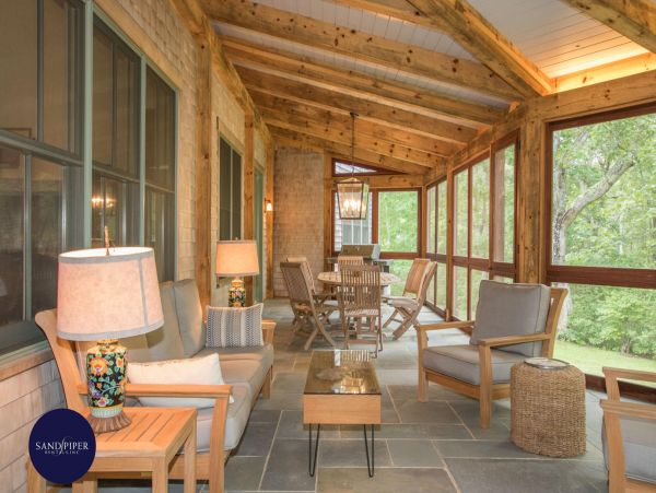 Cape Cod Home 994873