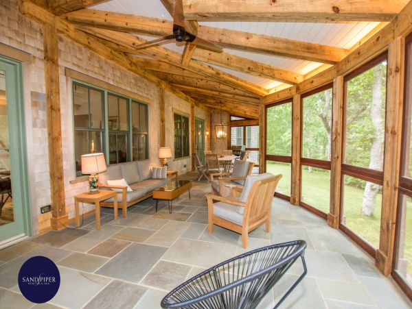 Cape Cod Home 994873