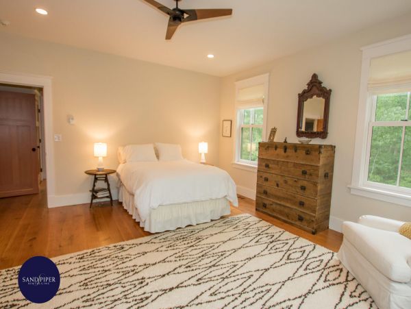 Cape Cod Home 994873