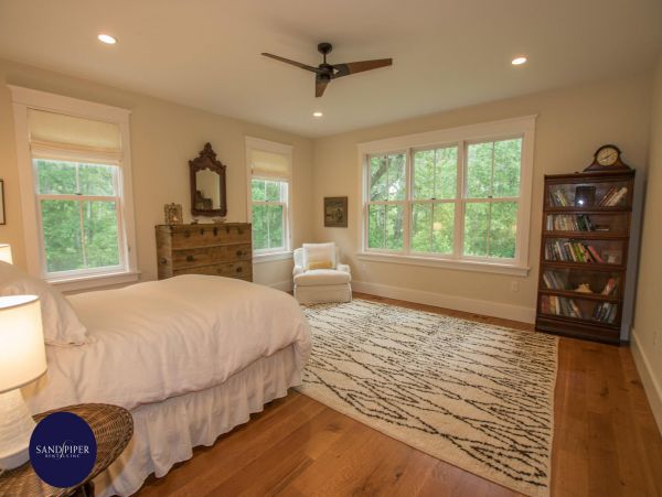 Cape Cod Home 994873
