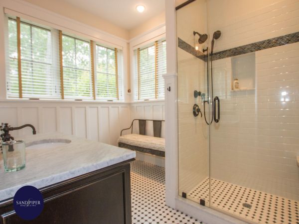 Cape Cod Home 994873