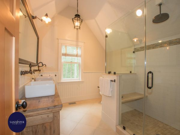 Cape Cod Home 994873