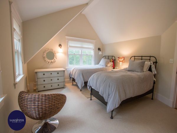 Cape Cod Home 994873
