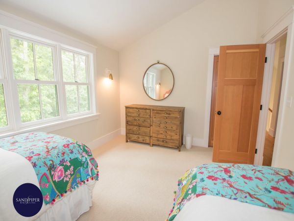 Cape Cod Home 994873