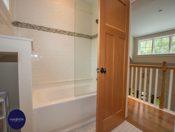 Cape Cod Home 994873
