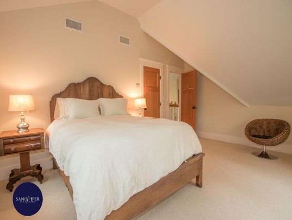 Cape Cod Home 994873