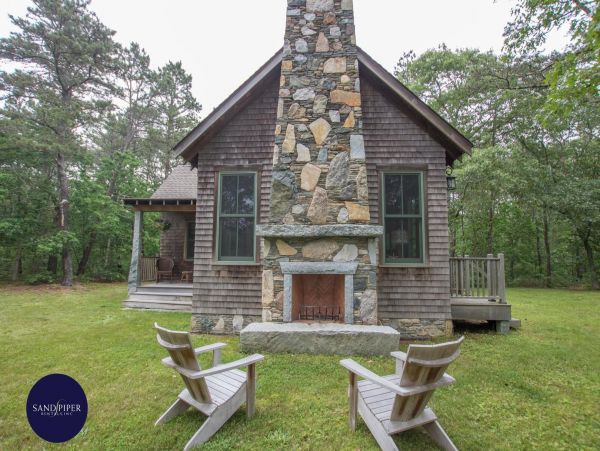Cape Cod Home 994873