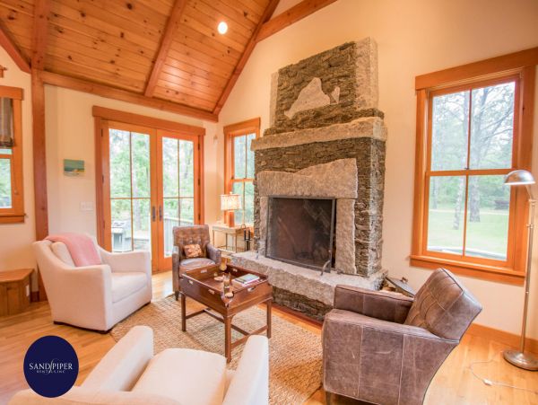 Cape Cod Home 994873