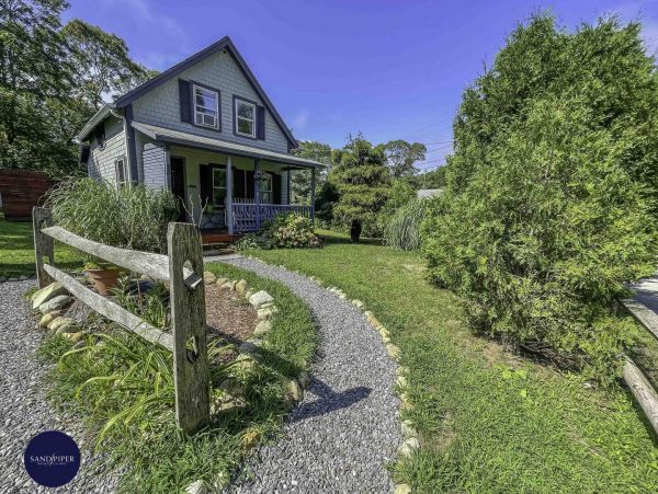 Cape Cod Home 994874
