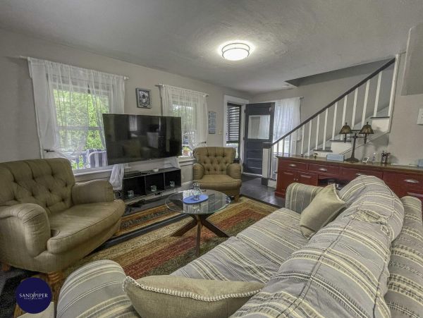 Cape Cod Home 994874