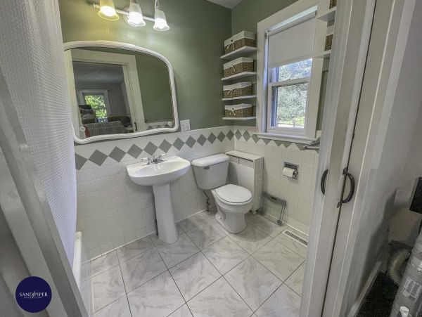 Cape Cod Home 994874