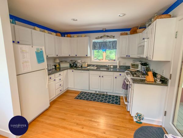 Cape Cod Home 994875