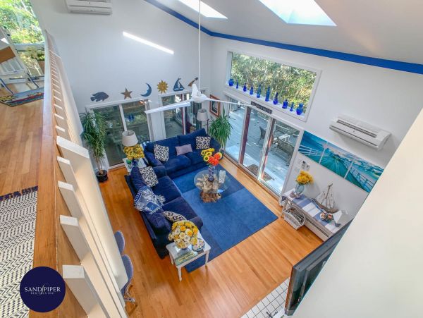 Cape Cod Home 994875