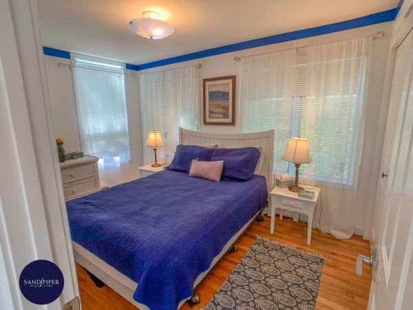 Cape Cod Home 994875