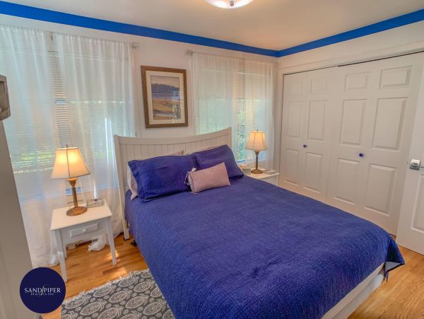 Cape Cod Home 994875