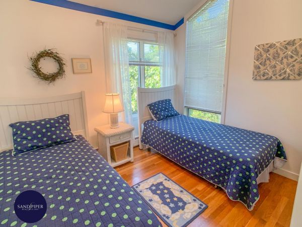 Cape Cod Home 994875