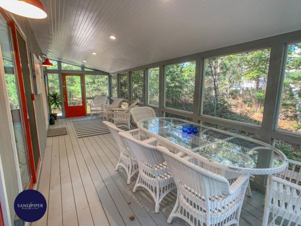 Cape Cod Home 994875