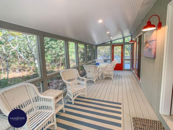 Cape Cod Home 994875