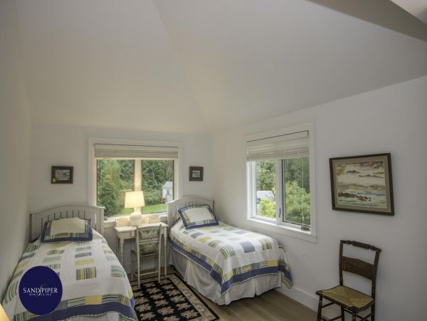 Cape Cod Home 994876