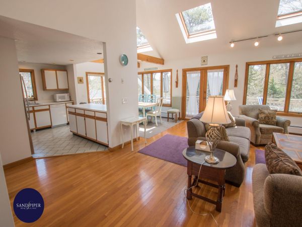 Cape Cod Home 994877