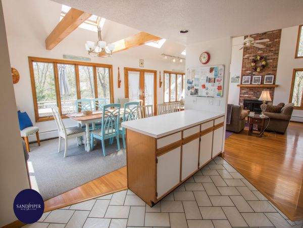 Cape Cod Home 994877