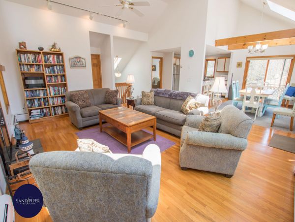 Cape Cod Home 994877