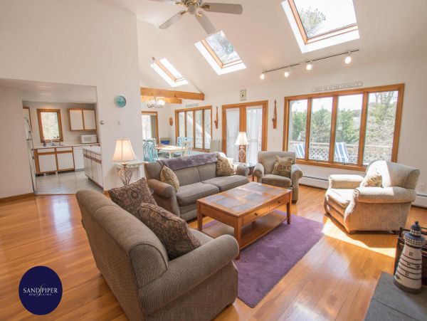 Cape Cod Home 994877