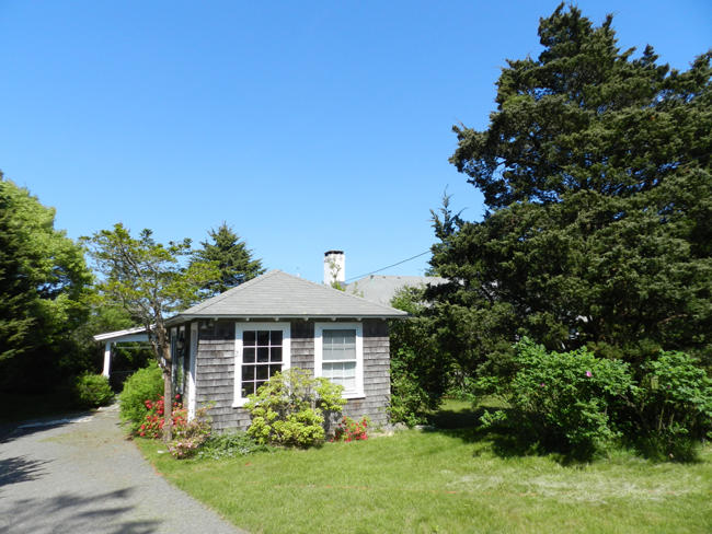 Cape Cod Home 994878