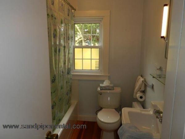 Cape Cod Home 994878